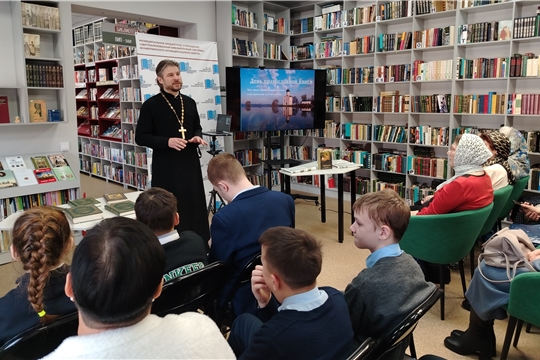 Православный экскурс по духовным книгам «Через книгу - к добру и свету» в центральной библиотеке