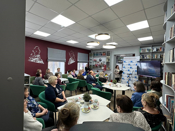 Встреча с поэтами и писателями в преддверии Международного женского дня: вдохновение и тепло сердец в библиотеке