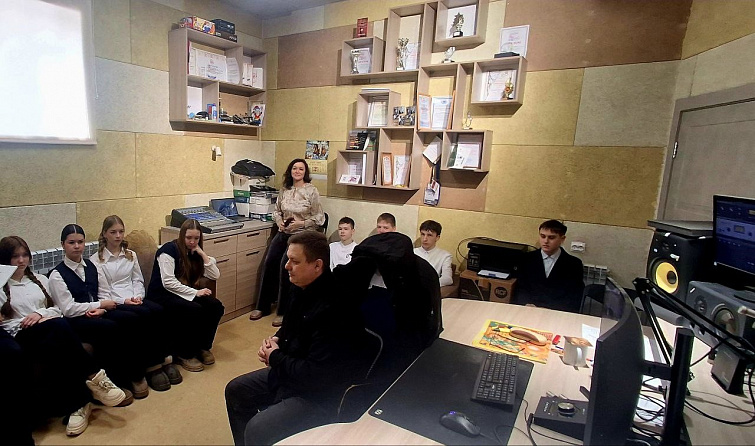 «За кулисами звука: секреты работы звукорежиссера». Библиотекари Шумерлинского муниципального округа организовали встречу старшеклассников с Александром Ивановым